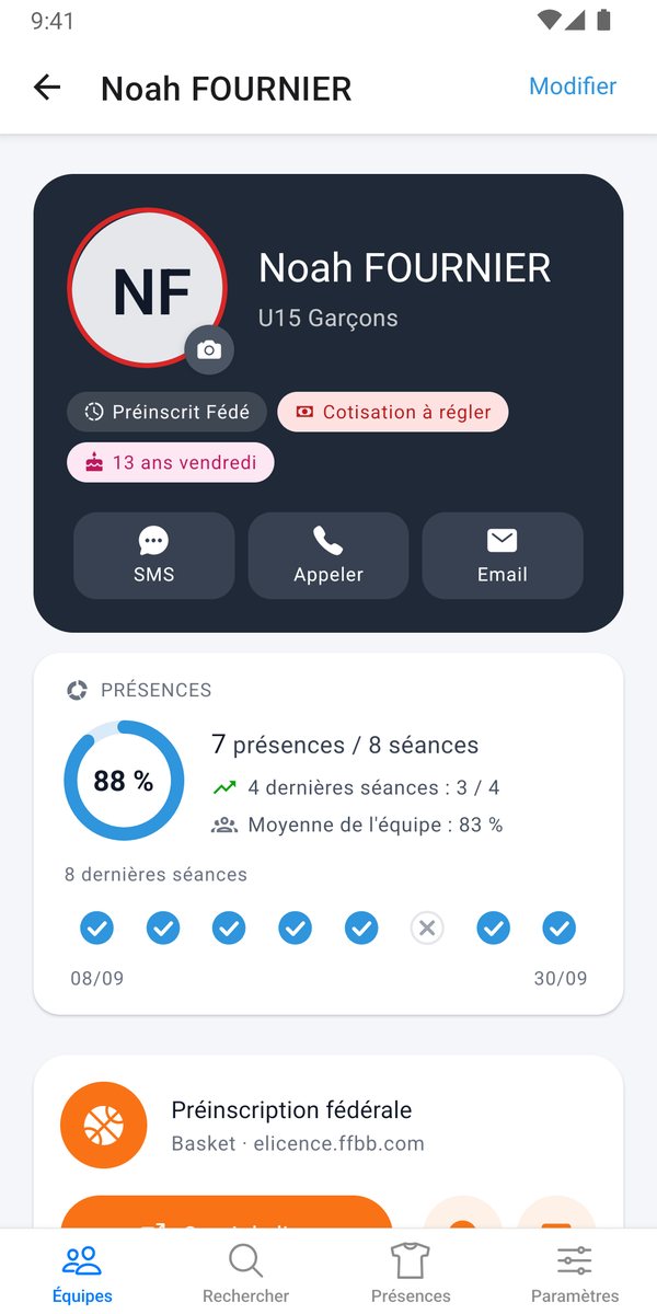Fiche d'un joueur : statut de licence, cotisation à régler, âge, boutons SMS, Appeler et Email, assiduité et préinscription fédérale